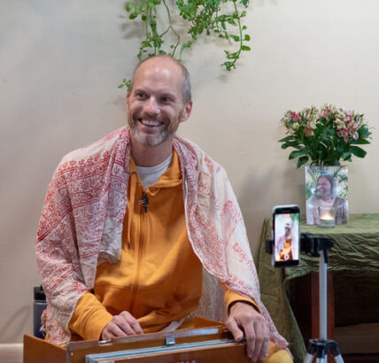 Satsang Meditation and Talk with Monk Brian Lottman @ Red Pearl Yoga